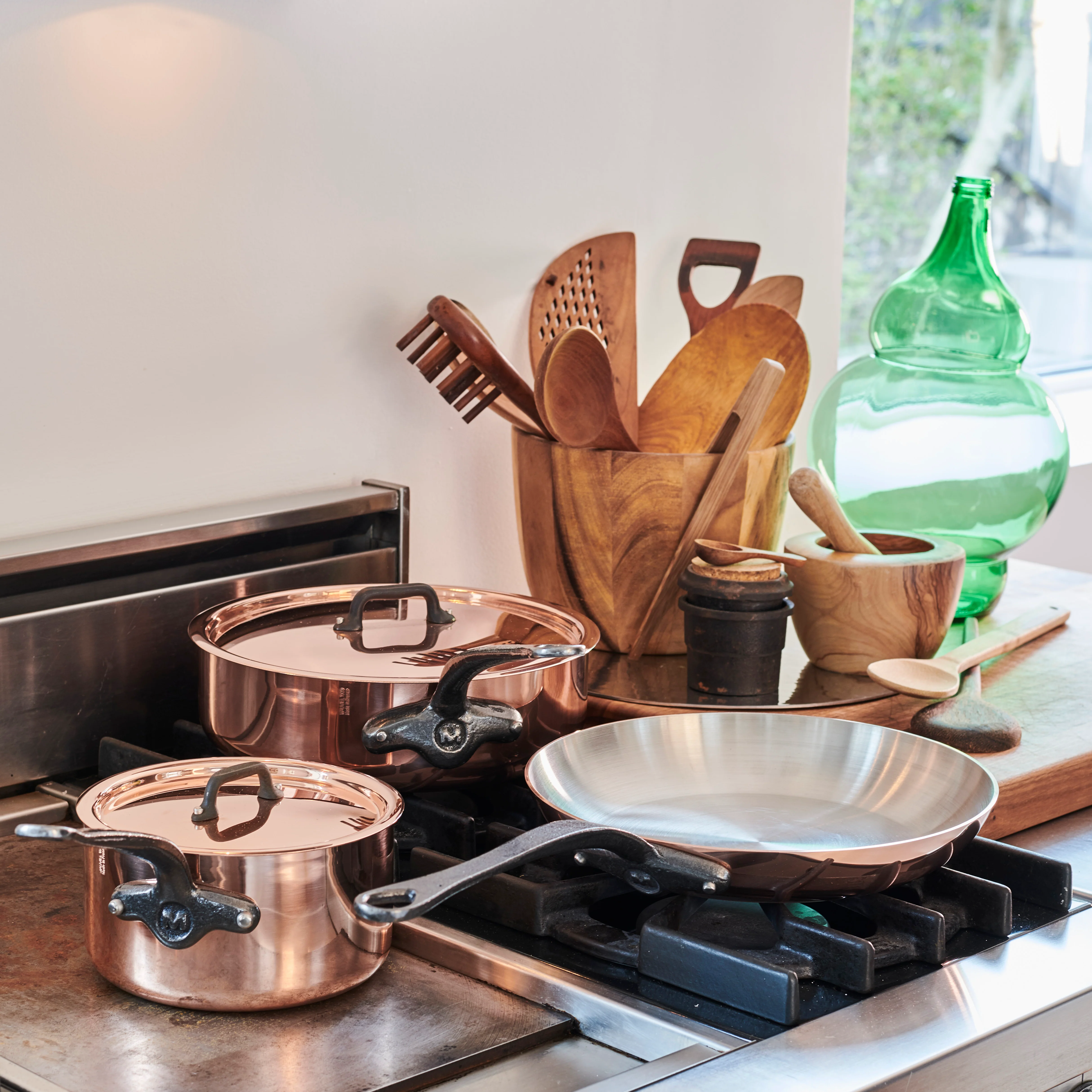 Mauviel M'Heritage M'150 CI 2-Piece Copper Frying Pan Set With Cast Iron Handles - Image 4