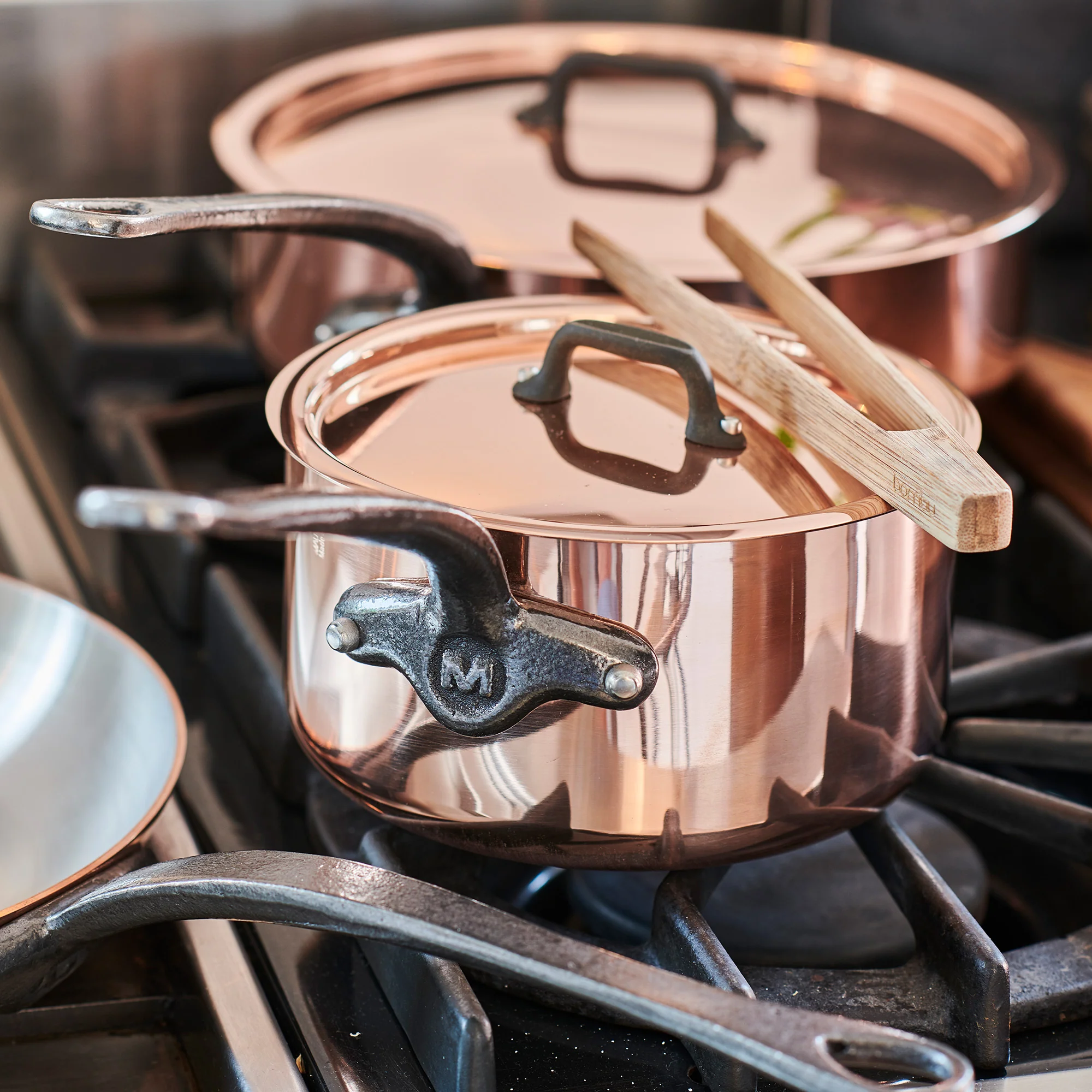 Mauviel M'Heritage M'150 CI 2-Piece Copper Frying Pan Set With Cast Iron Handles - Image 5